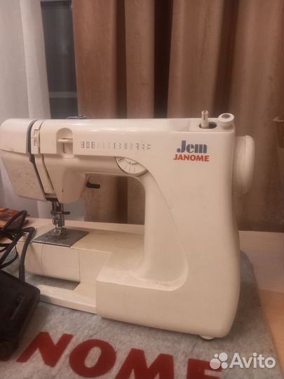 Швейная машина Janome бу