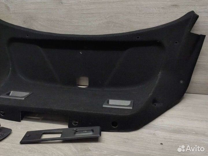 Обшивка крышки багажника Mercedes C W203