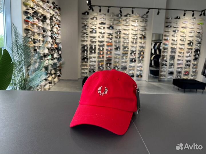 Бейсболка Fred perry в ТЦ Мега Молл