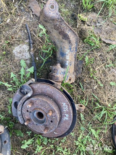 Поворотный кулак Ниссан primera p10