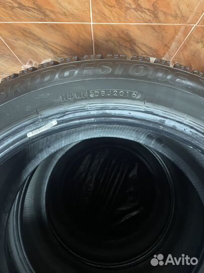 Bridgestone Blizzak Spike-02 255/45 R18 103