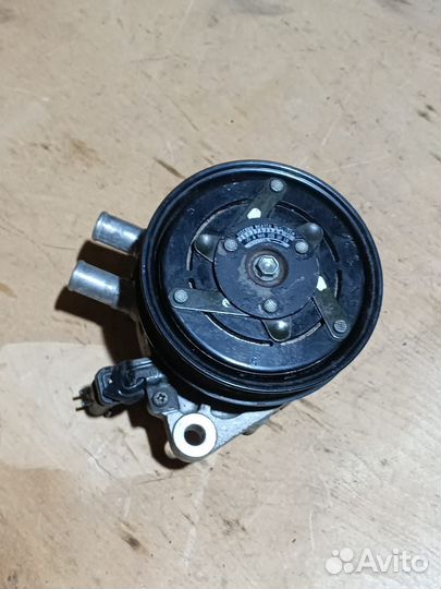 Насос водяной (помпа) Toyota Jeep