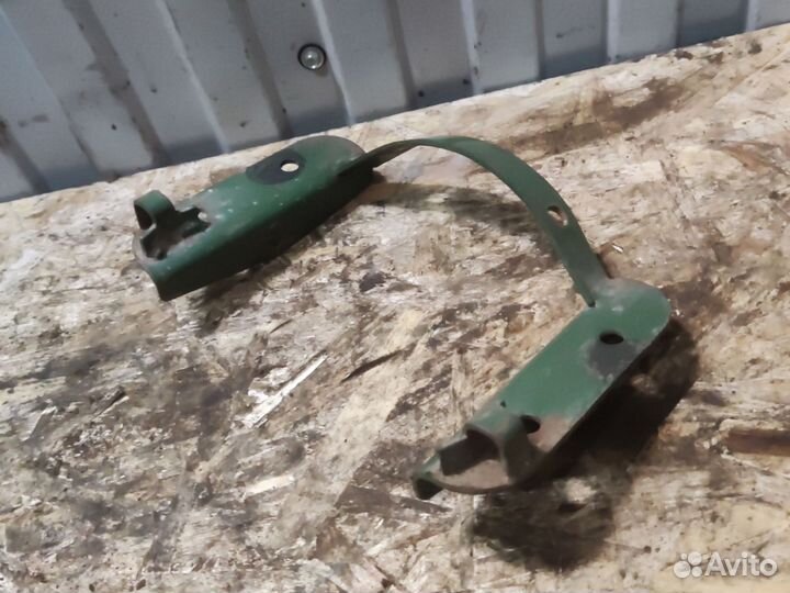 Кронштейн сплошного сидения Днепр