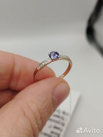 Золотое кольцо с танзанитом и бриллиантами