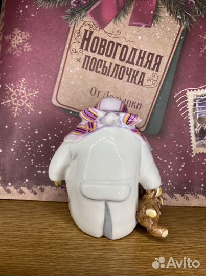 Фарфоровая статуэтка Девочка с мишкой