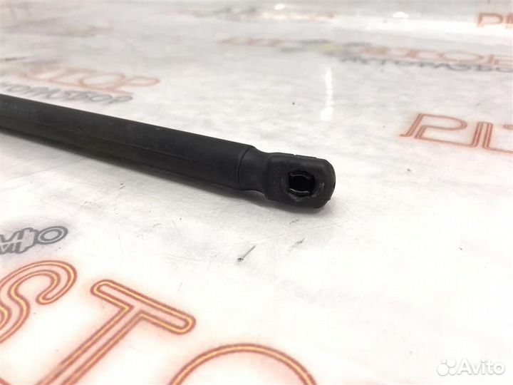 Держатель стеклоочистителя левый Porsche Cayenne