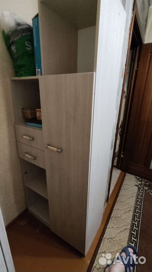 Письменный стол, шкафы, полка, часы