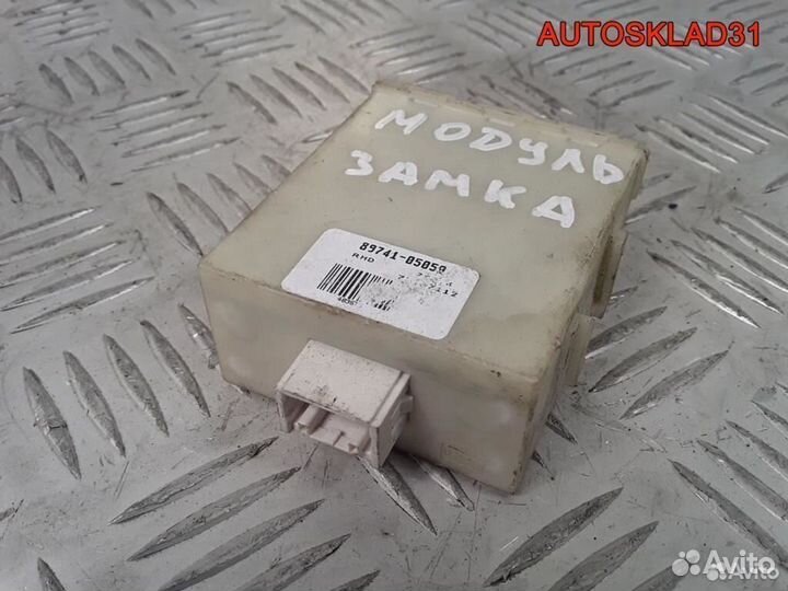 Блок управления центральным замком Toyota Avensis