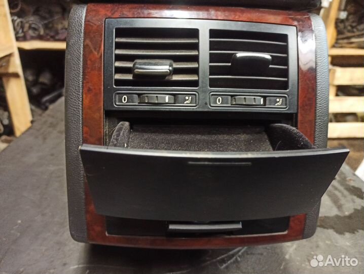 Подлокотник Volkswagen Touareg 7L