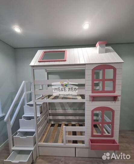 Двухъярусная кровать