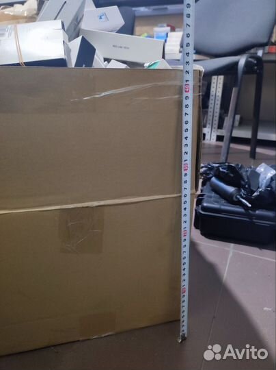 Коробка с наушниками