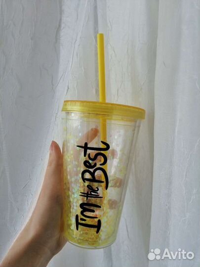 Стакан с крышкой и трубочкой