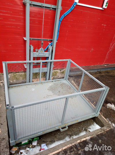 Монтаж грузового консольного подъёмника