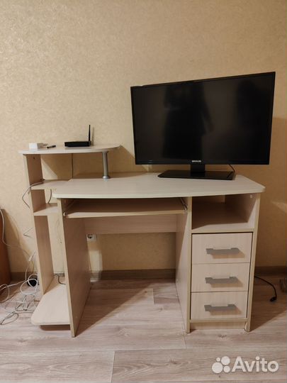 Письменный стол