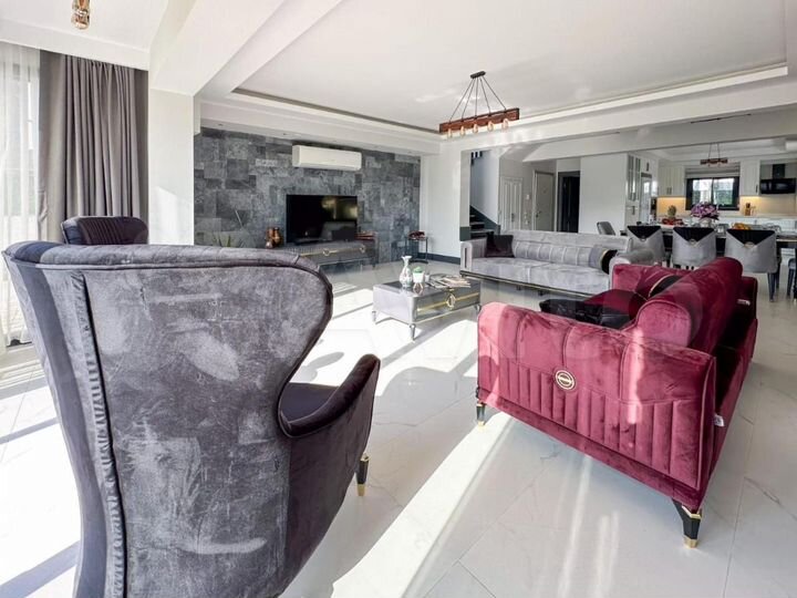 Дом 300 м² на участке 12 сот.