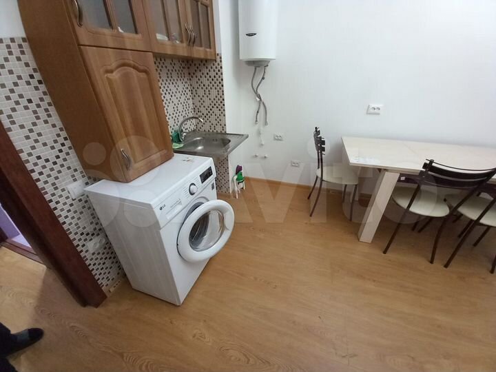 2-к. квартира, 80 м², 1/10 эт.