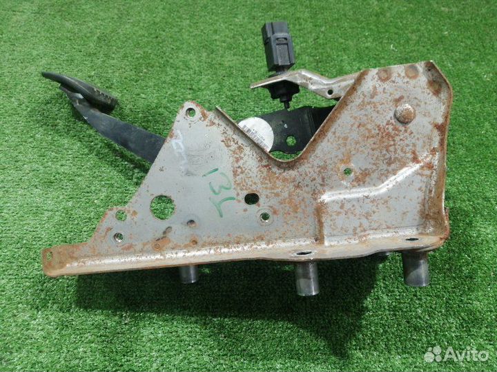 Педаль тормоза Nissan Micra K12E CR12DE 2007