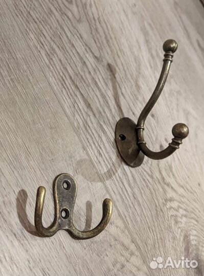 Крючок мебельный