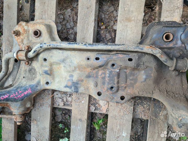 Подрамник передний Toyota Avensis T220 1999