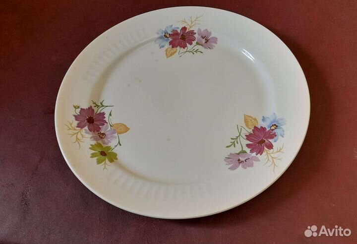 Блюдо фарфоровое времен СССР