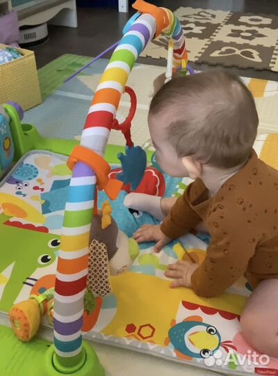 Развивающий коврик fisher price с пианино
