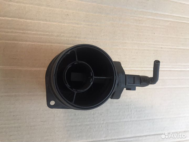 Расходомер воздуха Audi A6 C6/ A4 B7 2.0TDI