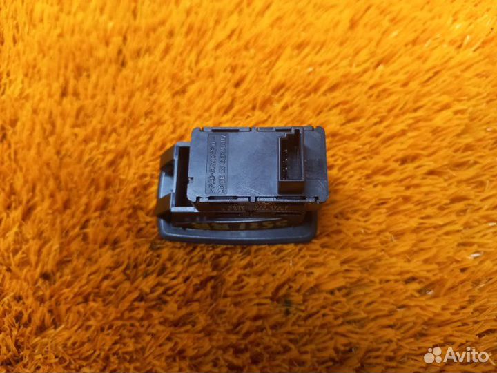 Кнопка стеклоподъемника задняя правая Bmw 3-Series