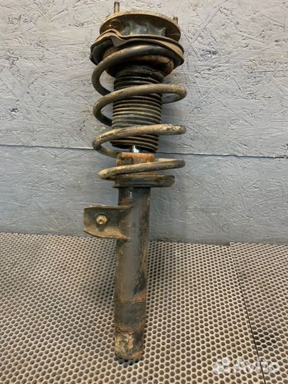 Амортизатор передний правый Bmw 335 Xi E92 N54