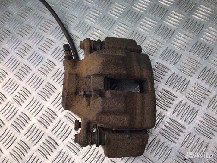 Суппорт передний правый Mercedes-Benz C-Class W203