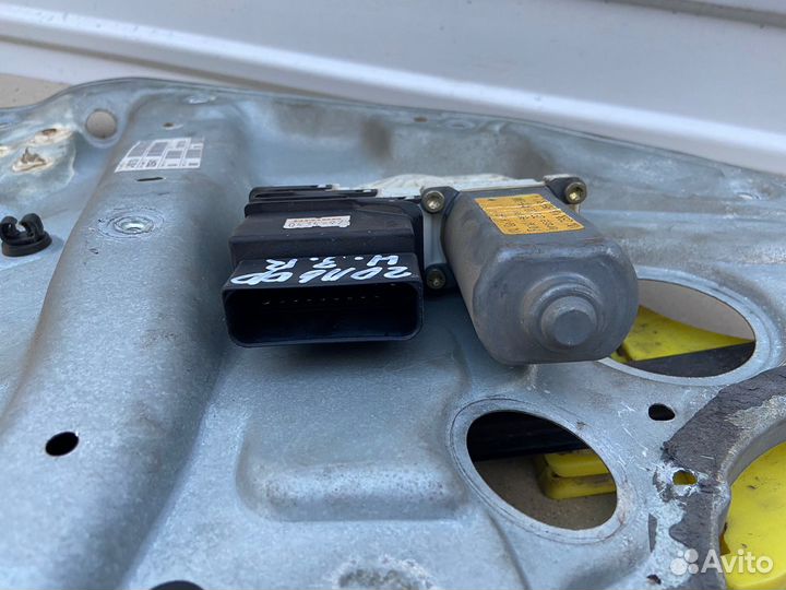 Стеклоподемник задний правый Volkswagen Golf 4