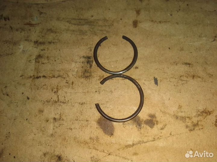 Стопорное кольцо поршневого пальца 2.3 VW AGZ VR5