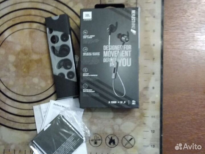 Коробка от наушников JBL+амбушоры