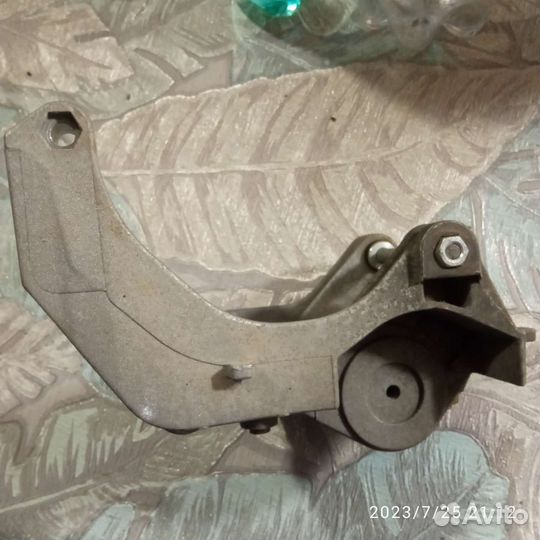 Кронштейн на генератор калина2 гранта