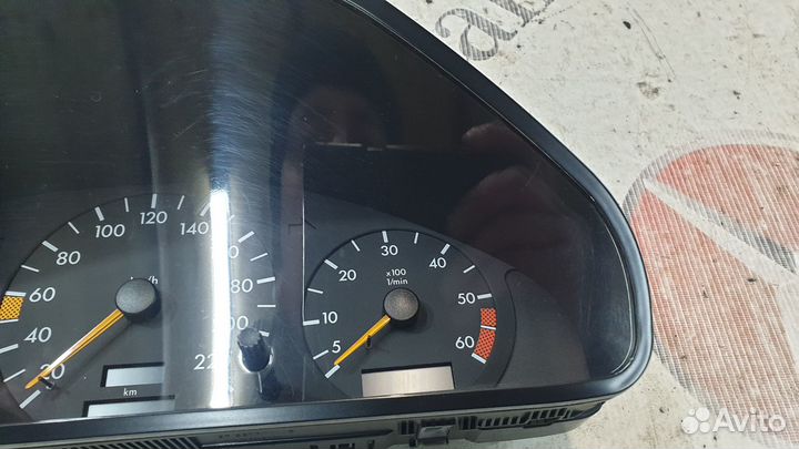 Приборная панель на Mercedes W202 C 250 diesel