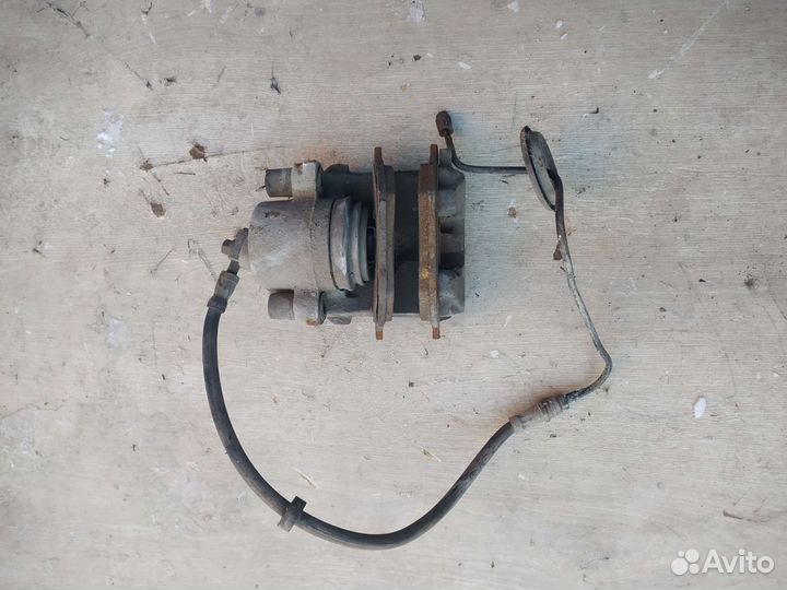 Cуппорт передний левый Skoda Octavia A4