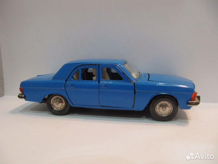Модель Волга газ 3102. Синий цвет