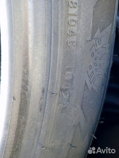 Royal Black Royal Stud II 245/45 R20 103T