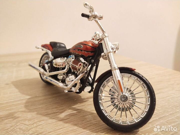 Модель 1:12, новая, Harley-Davidson CVO Breakout