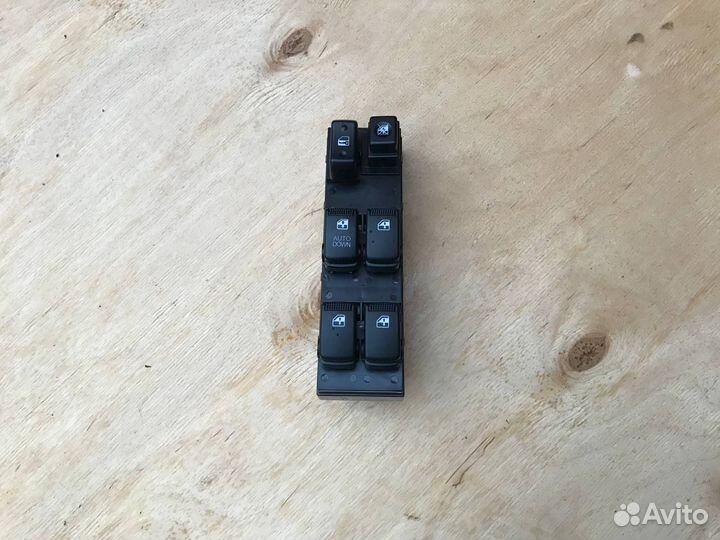 Блок управления стеклоподъемниками Hyundai Tucson