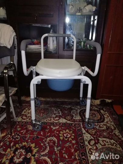 Кресло стул санитарный на колесах