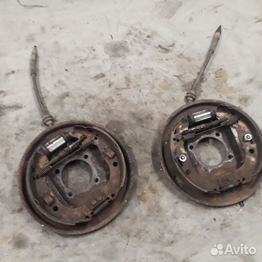 Задний тормозной механизм в сборе Форд Фокус 2