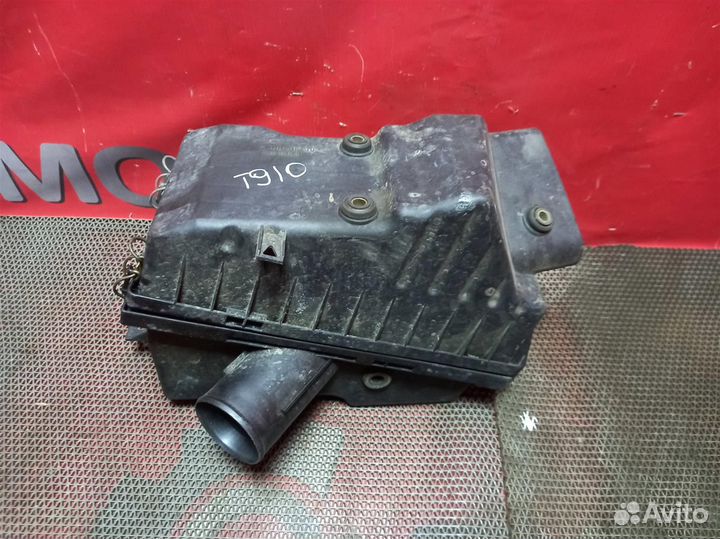 Корпус воздушного фильтра toyota avensis ST220