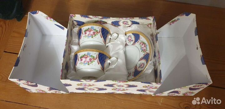 Фарфоровый чайный сервиз