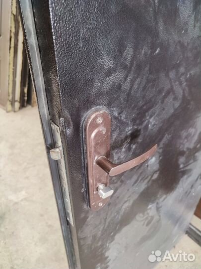 Двери б/у входные металлические