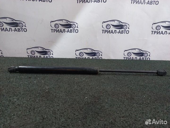 Амортизатор крышки багажника Ауди ку7