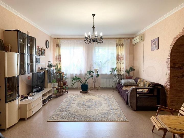 Дом 189,6 м² на участке 4,4 сот.