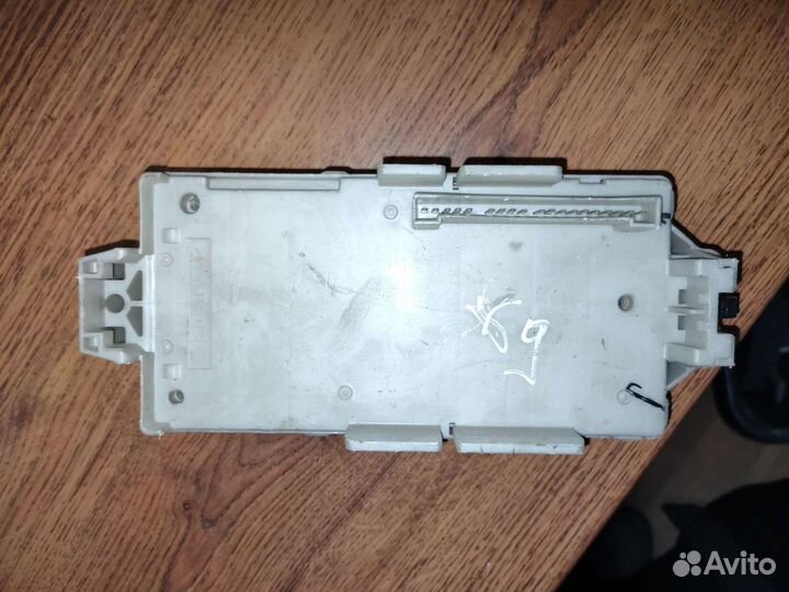 Блок предохранителей салонный митцубиси лансер 9