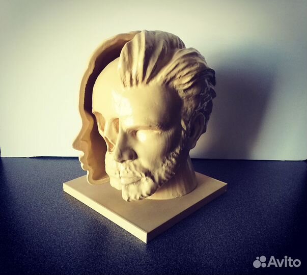 Скульптура мужчина - женщина