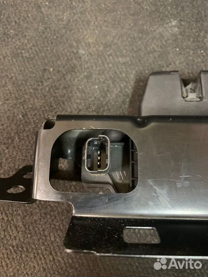 Замок крышки багажника Peugeot 208