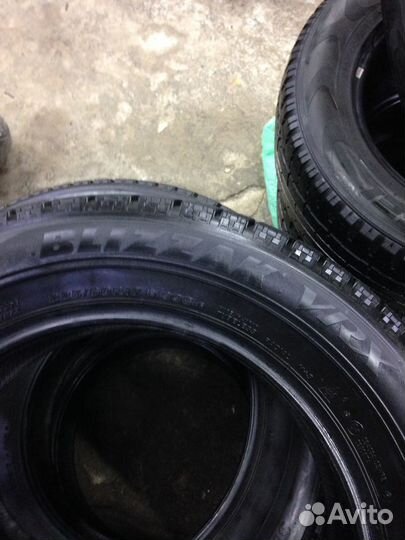 Bridgestone Blizzak VRX 225/60 R17